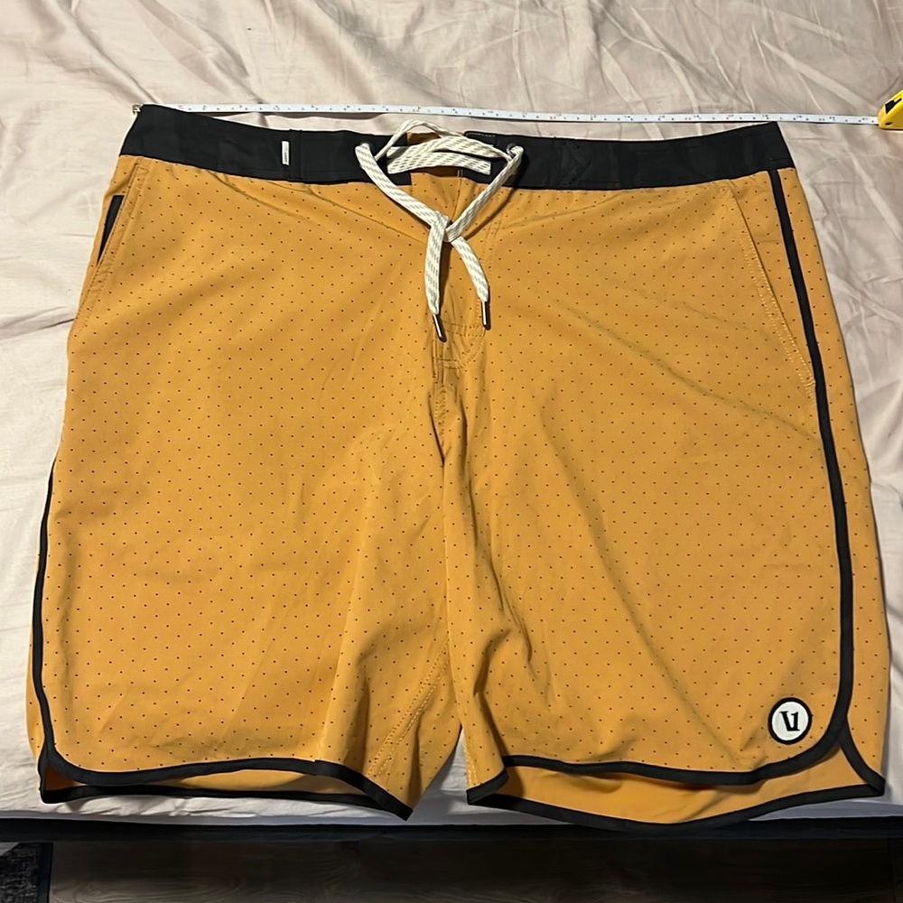 Vuori Cruise Boardshort Mens Size 34